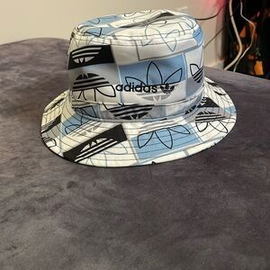 Adidas bucket hat